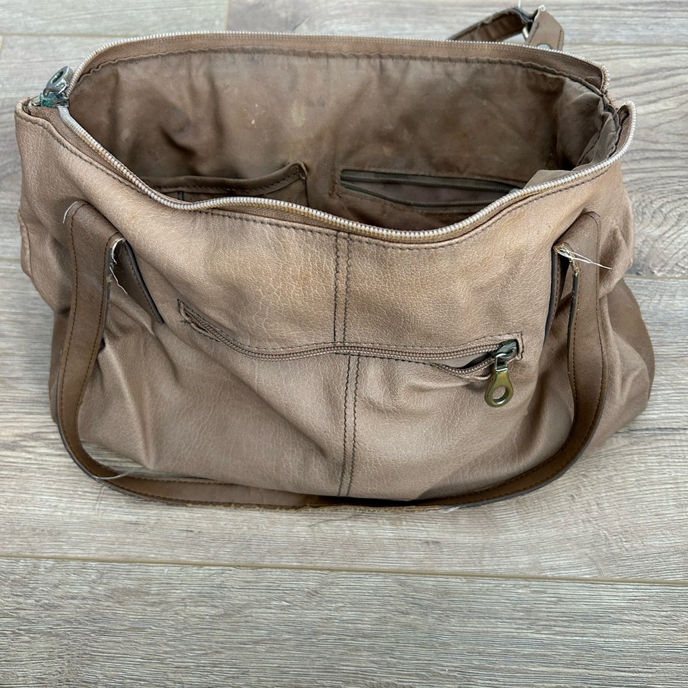 Relic leather purse
Approx 14” size